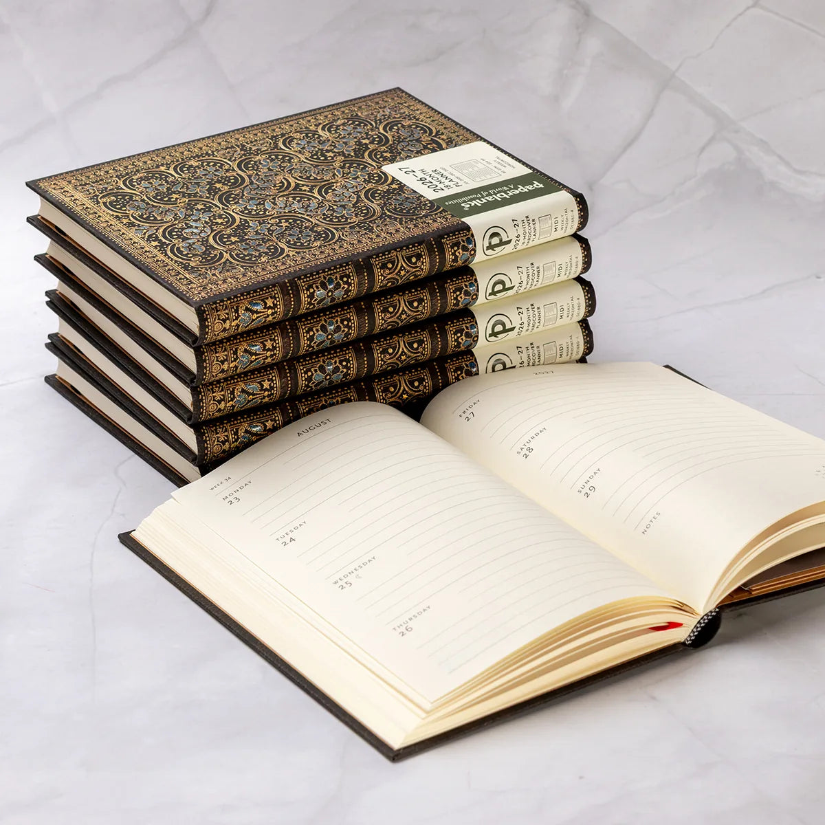 Oppslag i Paperblanks Restoration 18 måneders planlegger