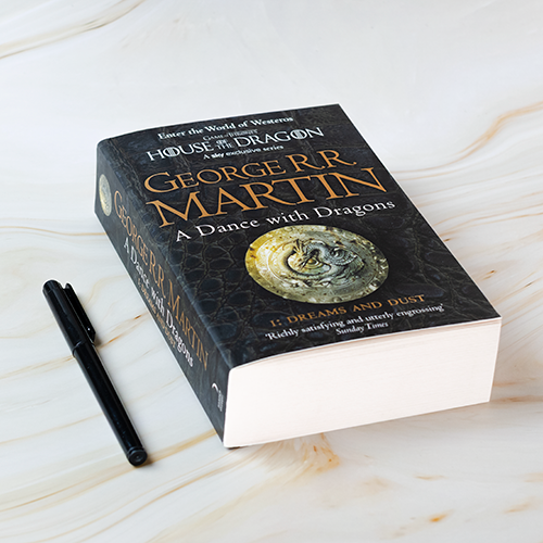 A Dance With Dragons: Part 1 – Dreams and Dust (Bok 5)