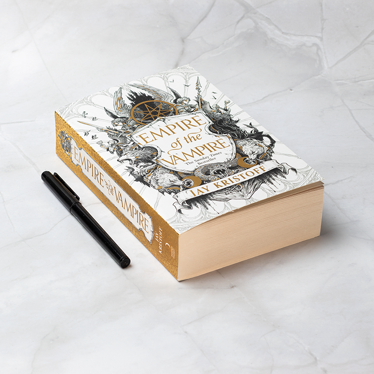 Empire of the Vampire (Bok 1)