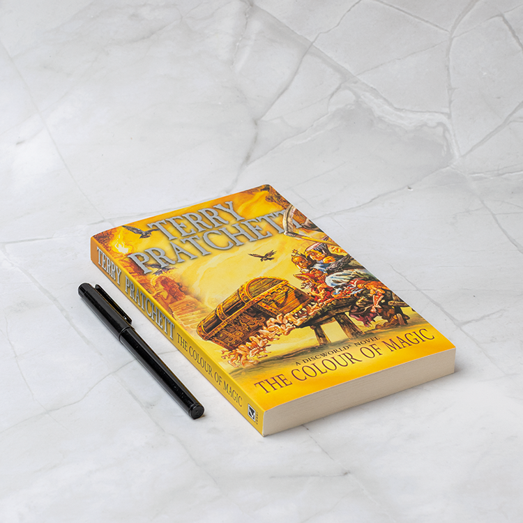 The Colour Of Magic: (Discworld Novel 1)