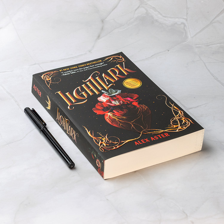 Lightlark (The Lightlark Saga bok 1)