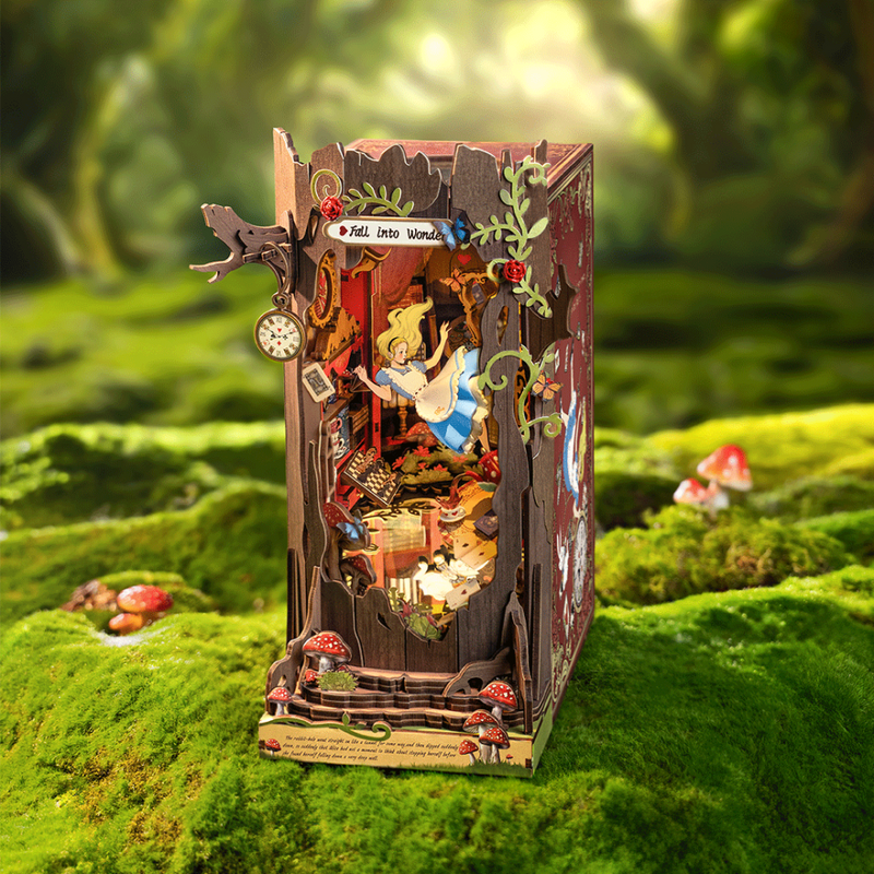 Fall into Wonder – Alice i eventyrland - Book nook