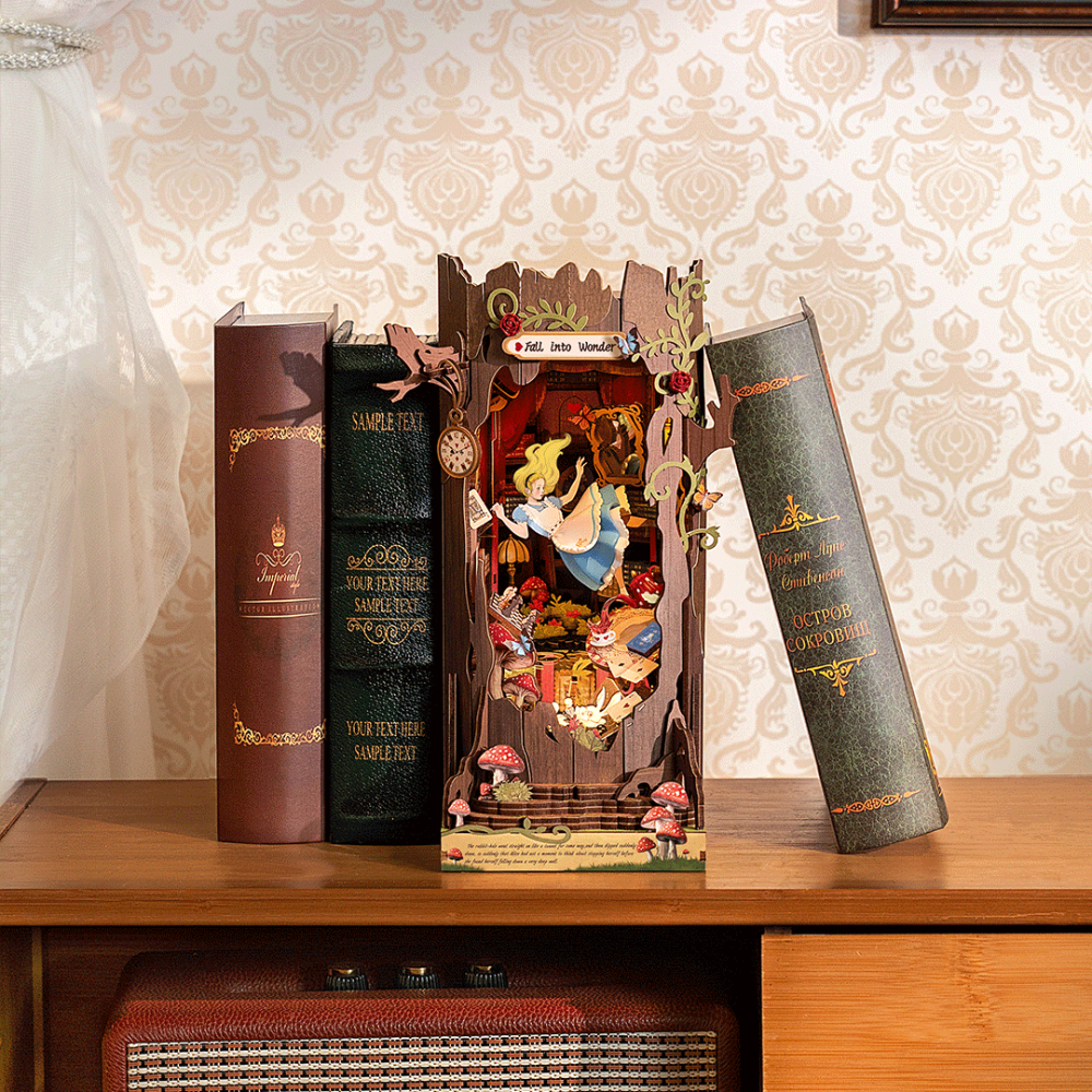 Fall into Wonder – Alice i eventyrland - Book nook