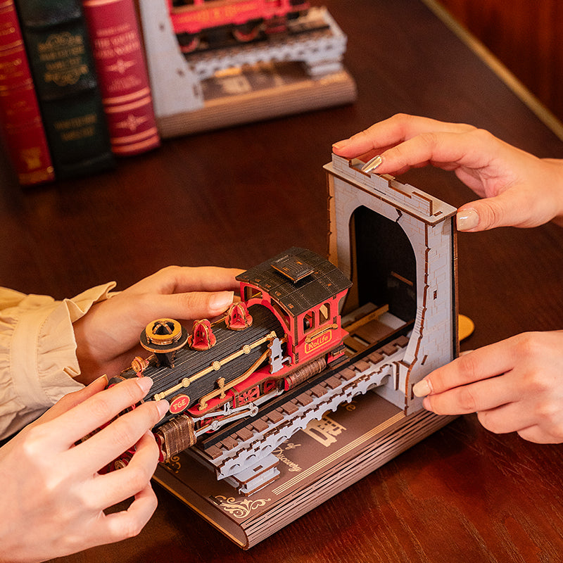 Century Train – Rolife book nook