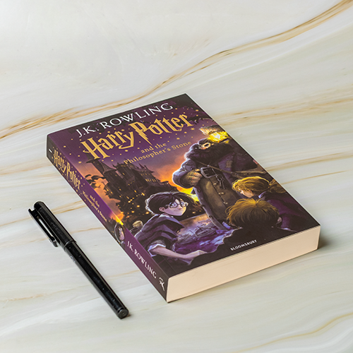 Harry Potter and the Philosopher’s Stone (Bok 1)
