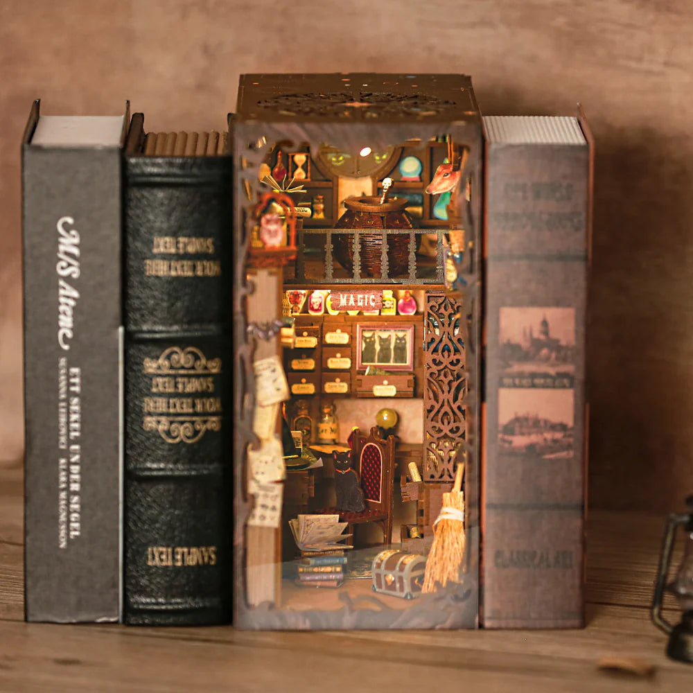 Magic Pharmacist - Book nook byggesett