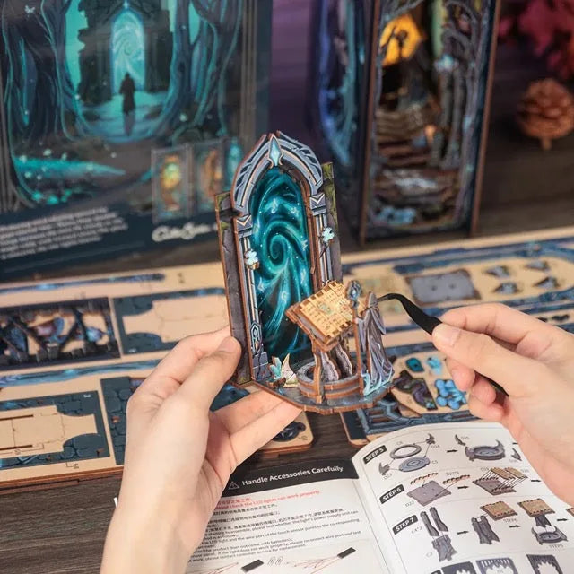 The Gate of Wonderland - Book nook byggesett – bilde 8